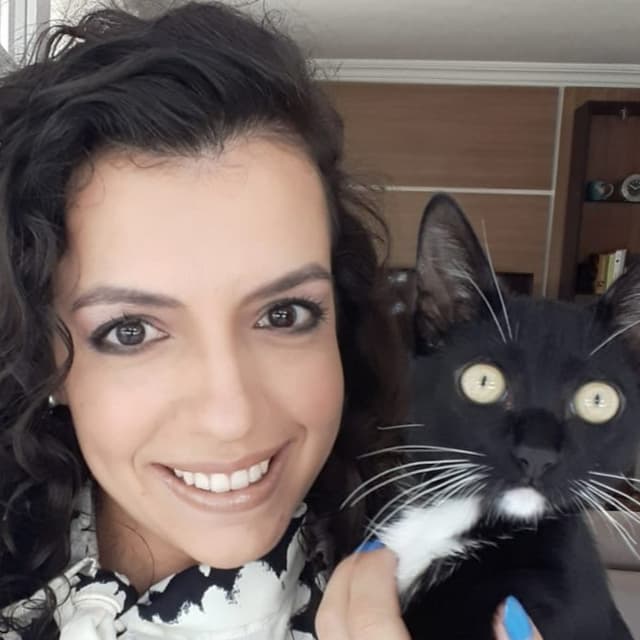 Bruna  Loureiro