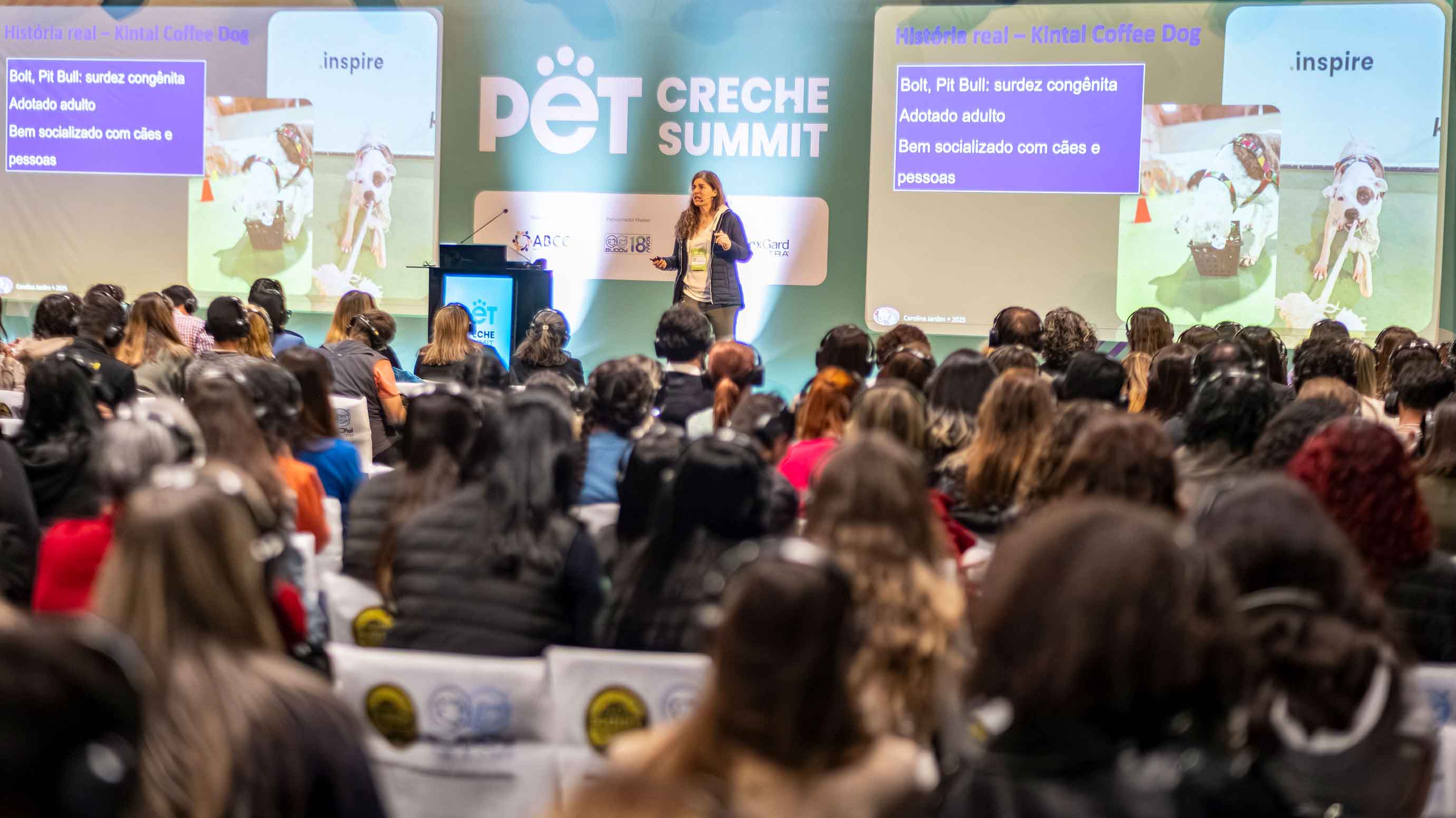 Besucher bei einem Vortrag der PET South America
